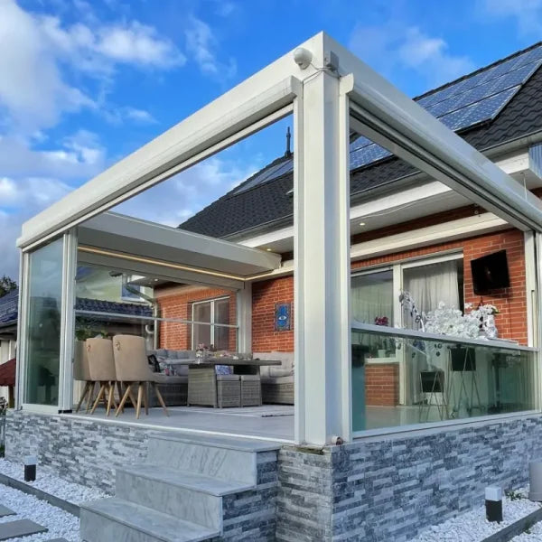 Bioklimatische Pergola mit einziehbaren Paneeloptionen - Anwendungsbeispiel | Hochwertige Aluminium-Pergola für Garten und Terrasse